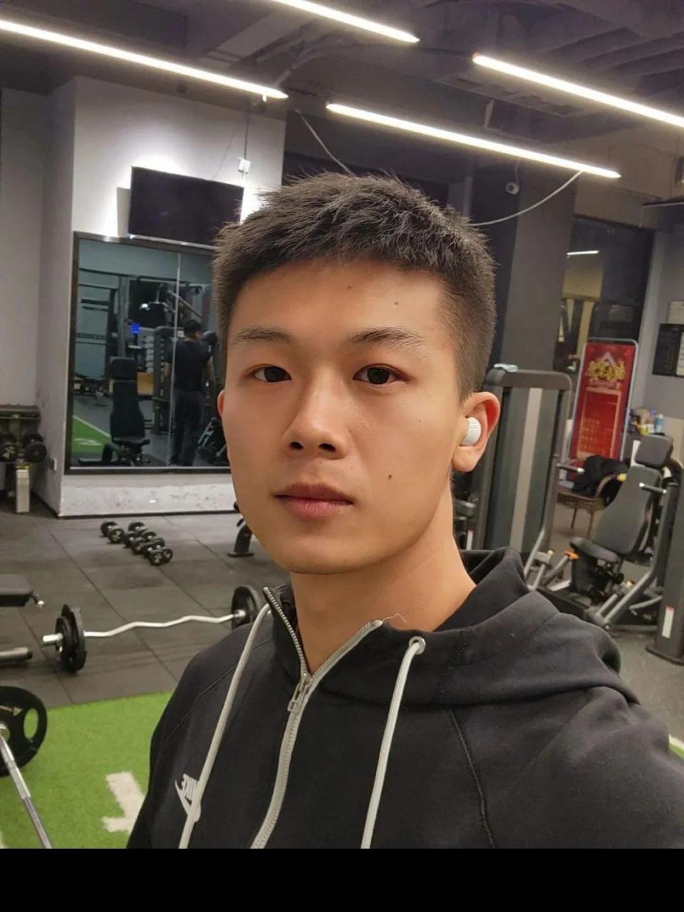 河北夜市遇被撩的兵哥穿超短裤实力超群,是免费能看的吗 河北夜市遇被撩的兵哥穿超短裤实力超群,是免费能看的吗