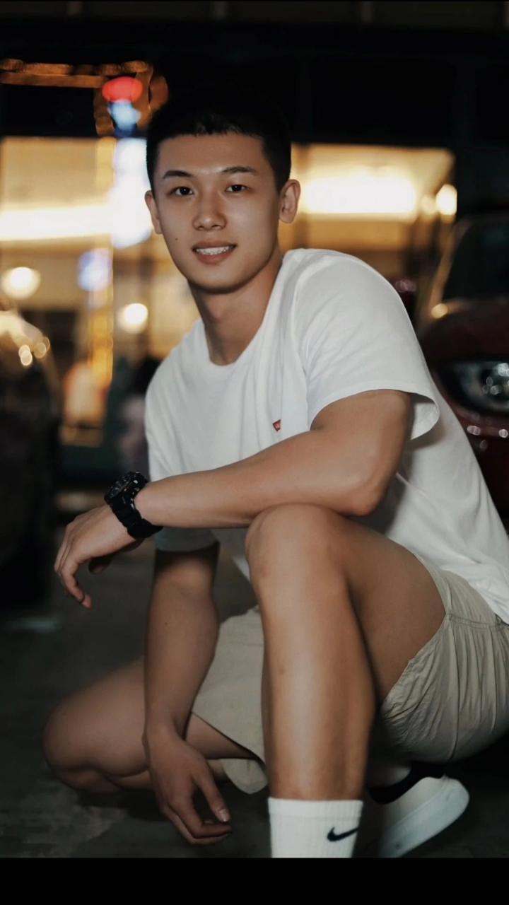河北夜市遇被撩的兵哥穿超短裤实力超群,是免费能看的吗 河北夜市遇被撩的兵哥穿超短裤实力超群,是免费能看的吗