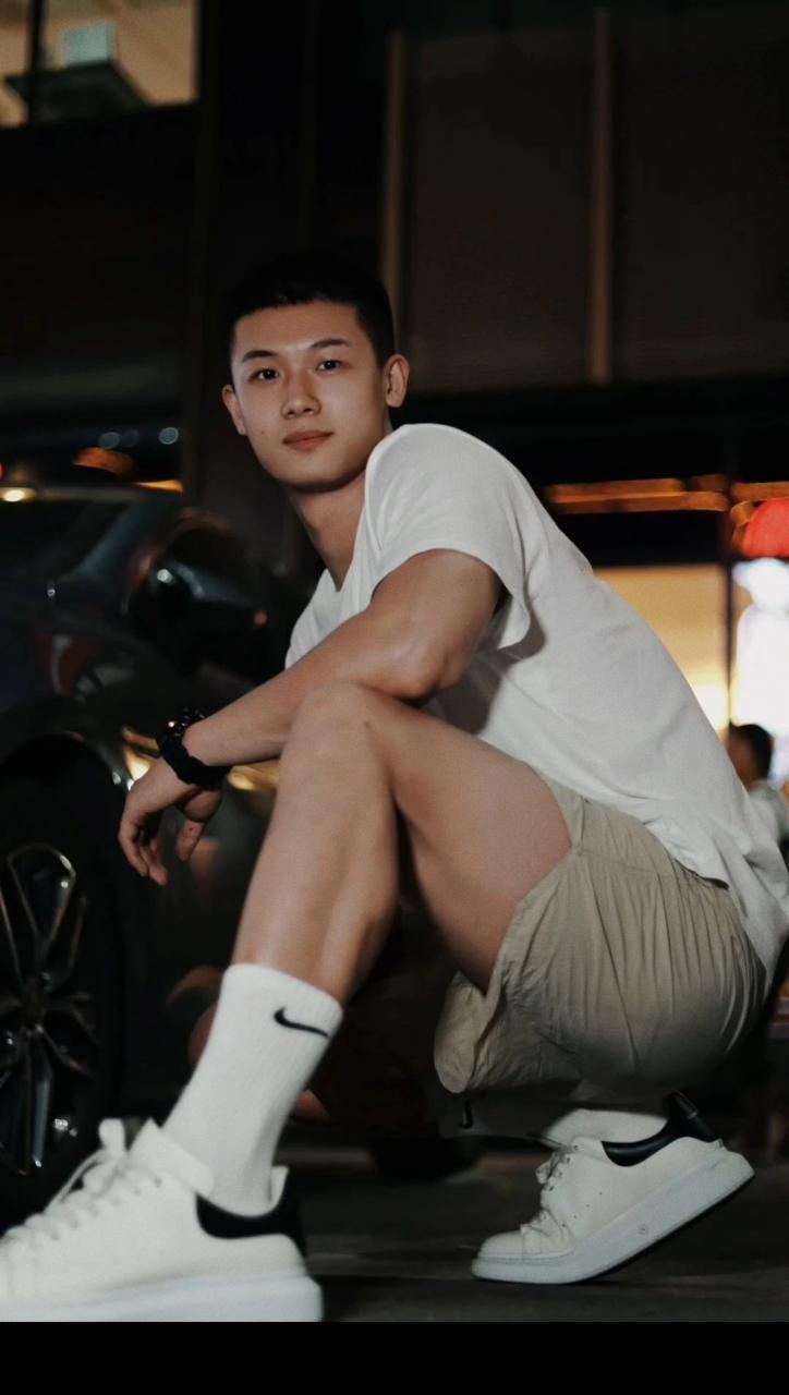 河北夜市遇被撩的兵哥穿超短裤实力超群,是免费能看的吗 河北夜市遇被撩的兵哥穿超短裤实力超群,是免费能看的吗
