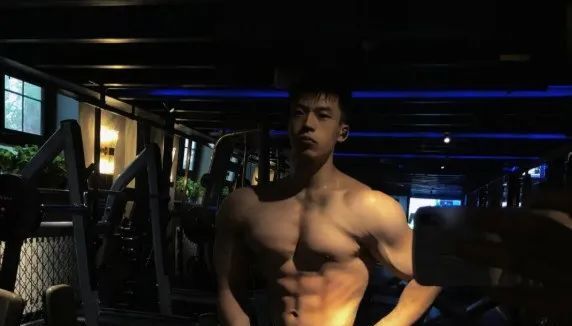 这么帅的健身私教，身材太让人上头了！
