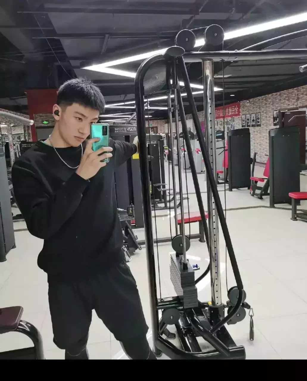 198CM体育小哥哥，这枚00后的山东男人太可啦