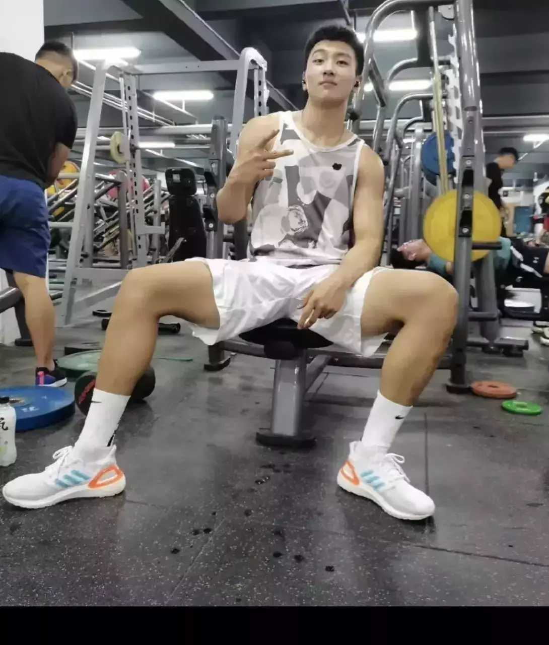 198CM体育小哥哥,这枚00后的山东男人太可啦 198CM体育小哥哥,这枚00后的山东男人太可啦