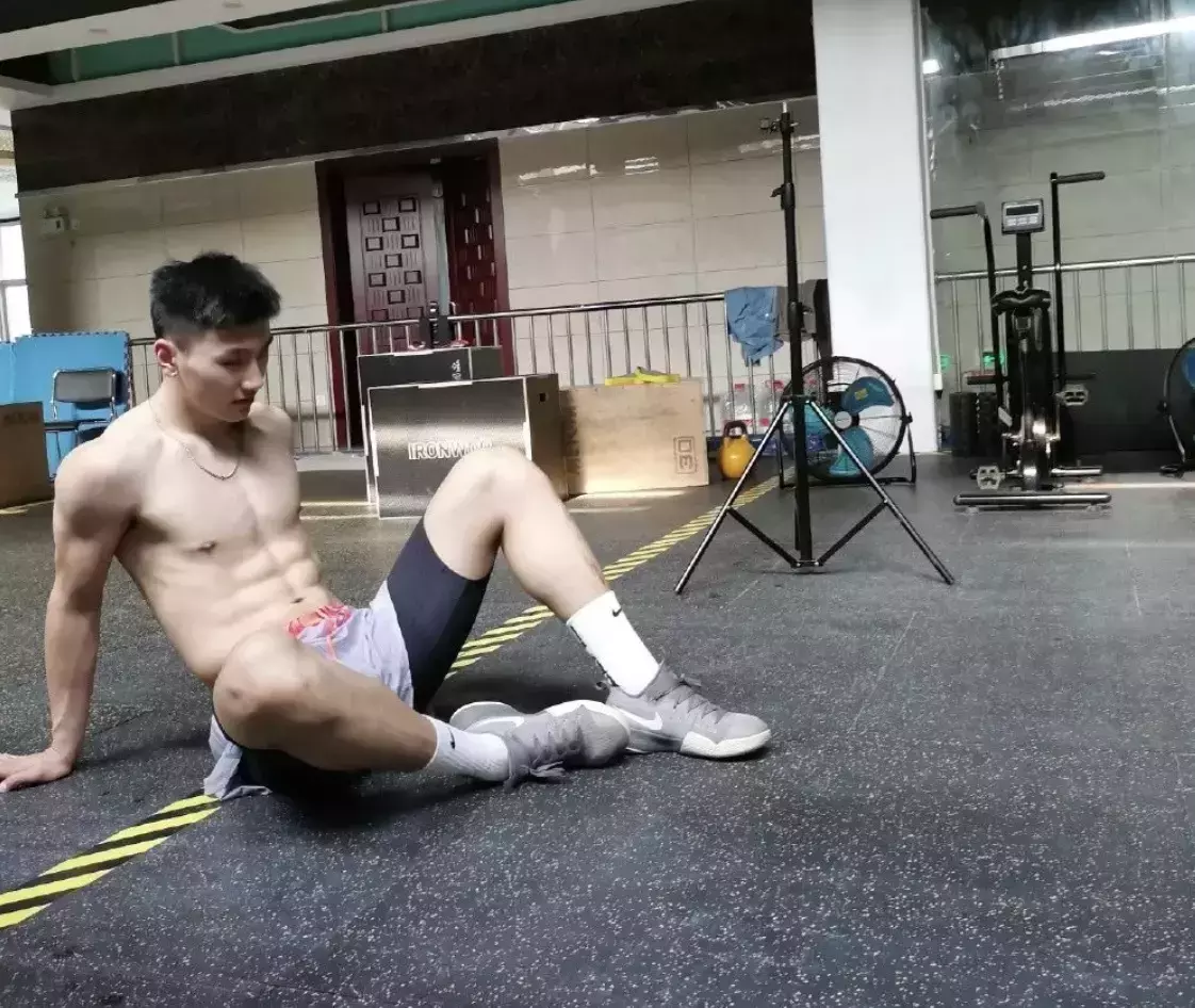 198CM体育小哥哥,这枚00后的山东男人太可啦 198CM体育小哥哥,这枚00后的山东男人太可啦