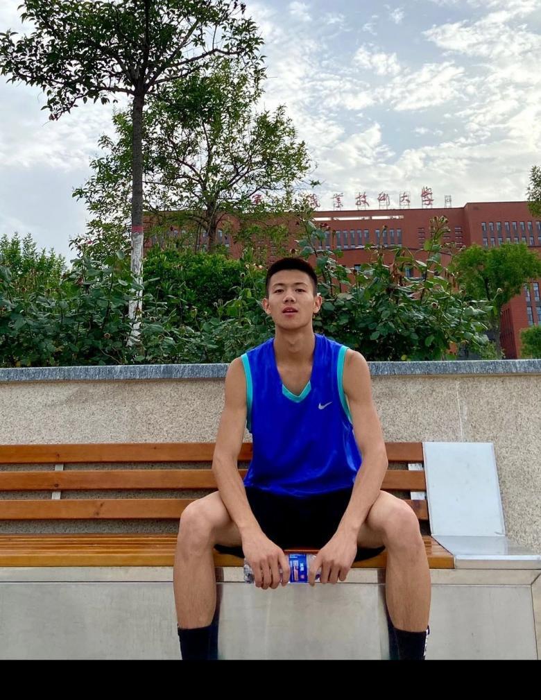 投稿：我的一米八五室友，是篮球帅哥 ​​​-大壹博客