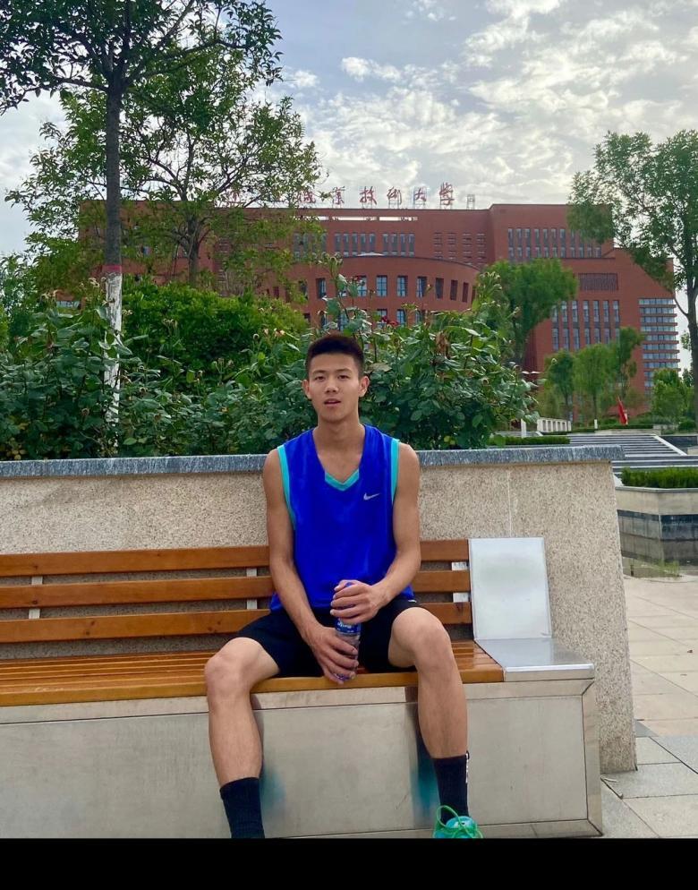 投稿：我的一米八五室友，是篮球帅哥 ​​​