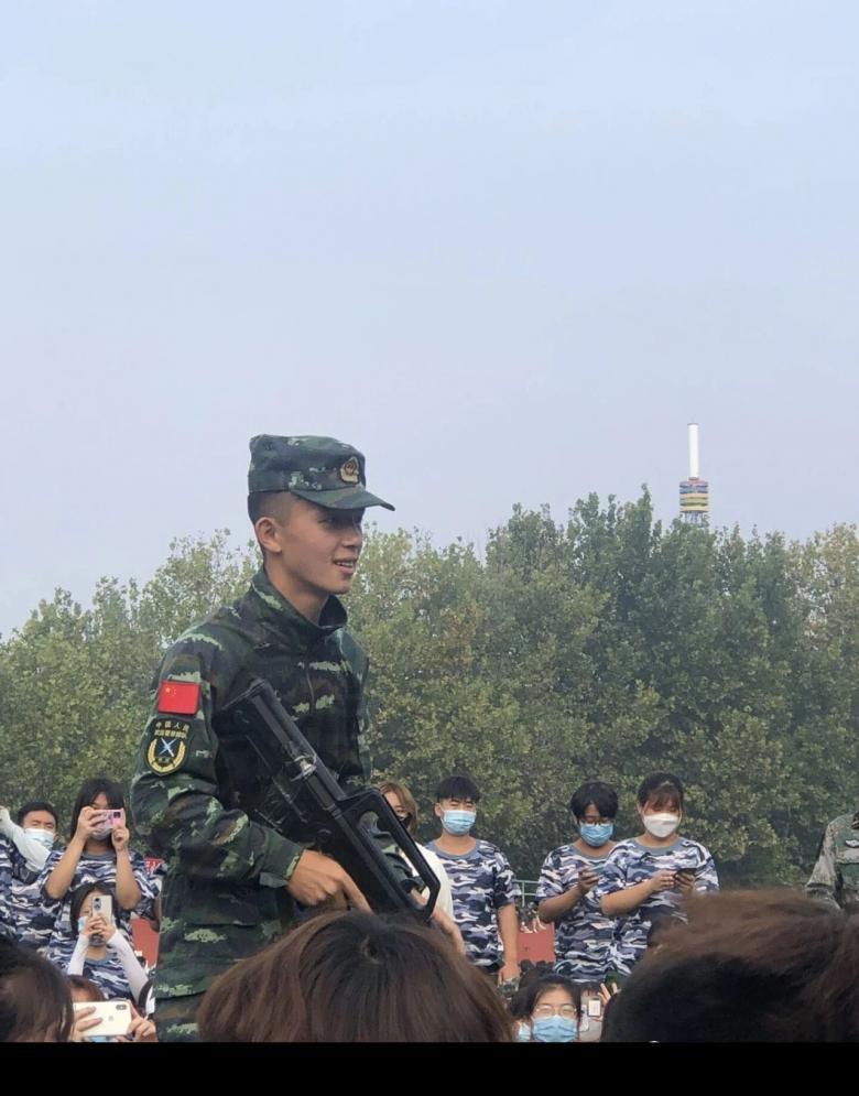 军训教官太帅了