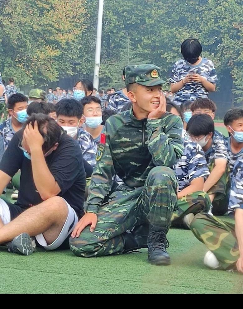 军训教官太帅了