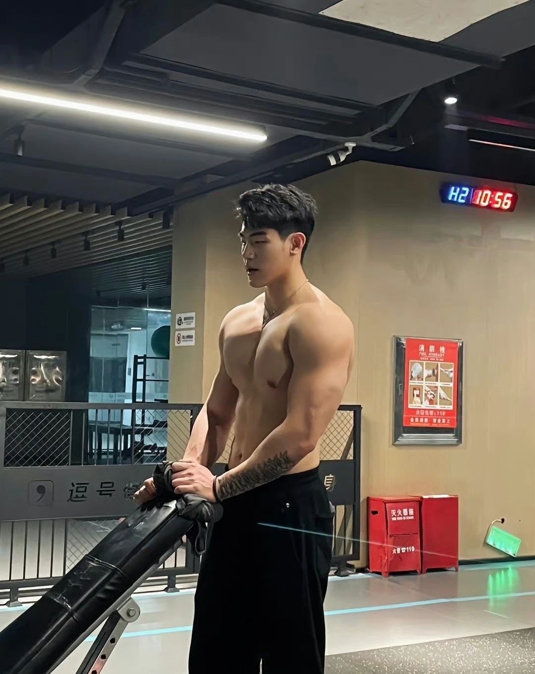 190cm橄榄球运动员，体育生果然不仅身材好，还这么猛！
