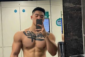 超精壮黑皮肌肉直男小狼狗，纹身超性感~-大壹博客