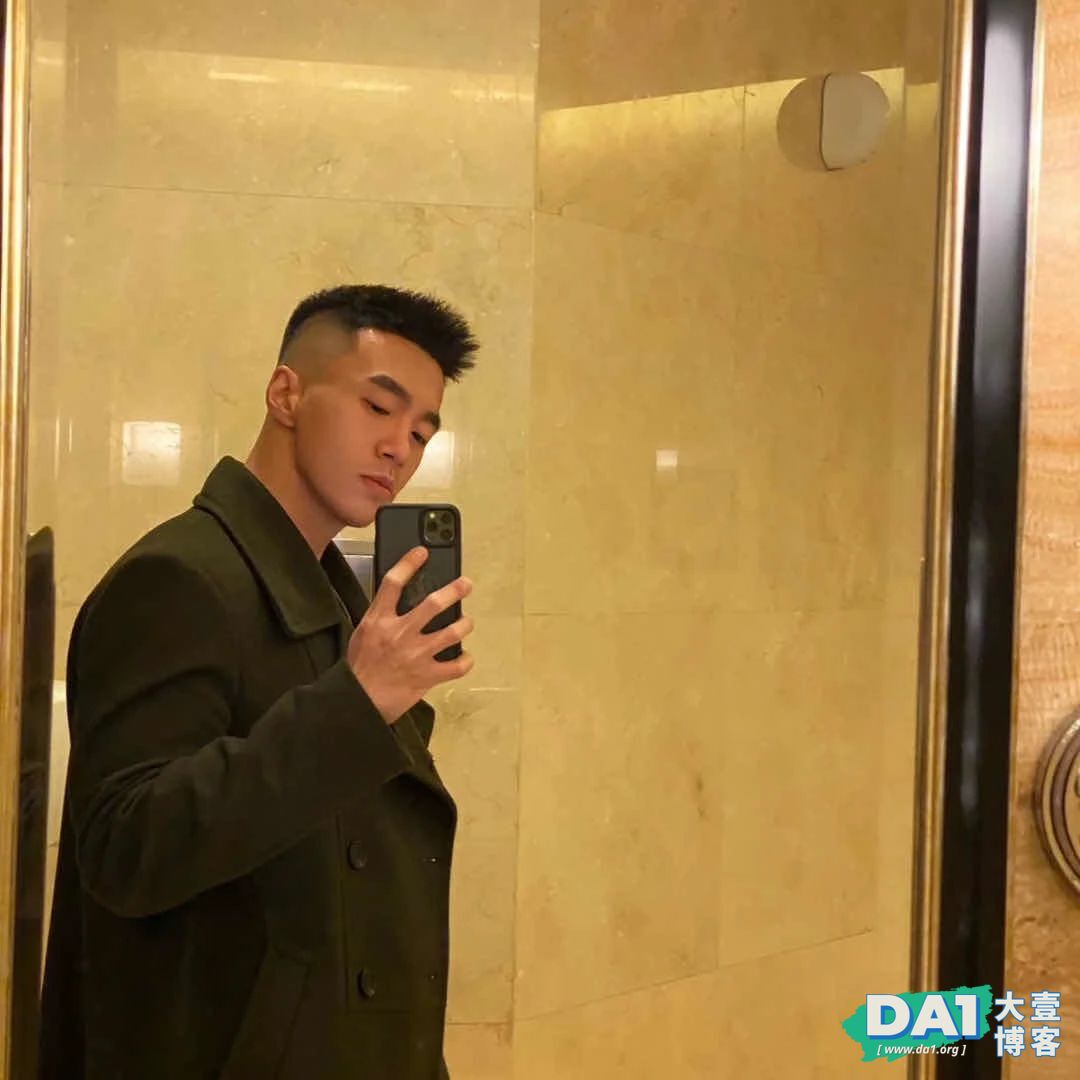 190cm短发大1健身房自拍，一看就很厉害