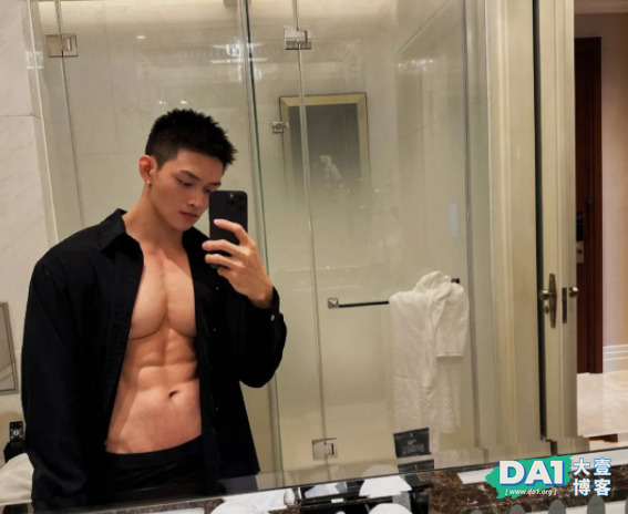 身材堪比雕塑的肌肉男菩萨,还不叫老公? 身材堪比雕塑的肌肉男菩萨,还不叫老公?