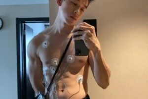 181CM成都员飞行帅哥，似乎在玩一种很新的东西...-大壹博客