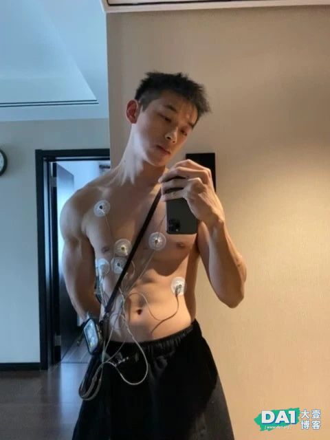 181CM成都员飞行帅哥，似乎在玩一种很新的东西…-大壹博客