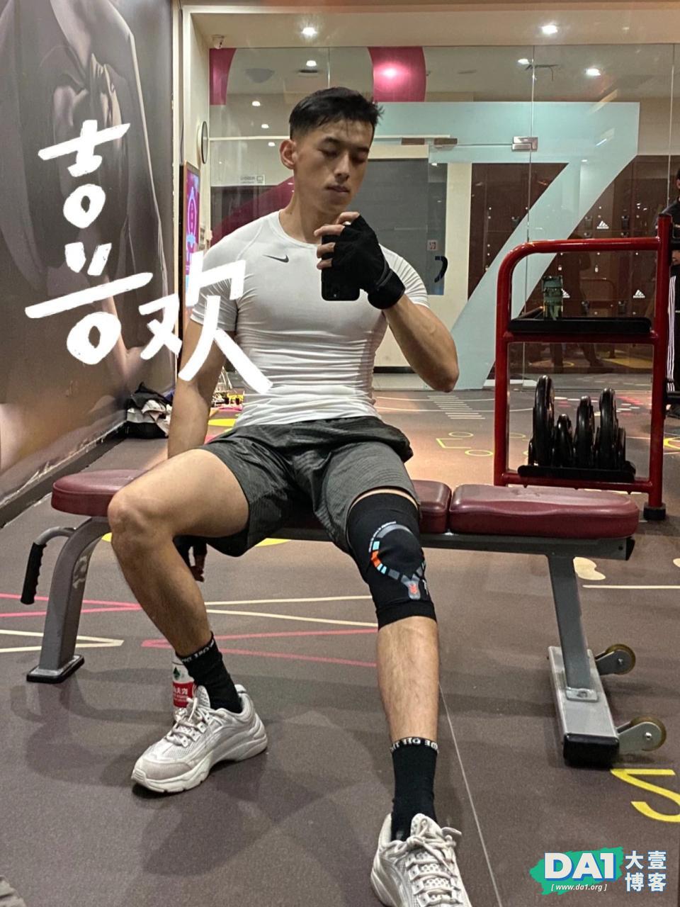 181CM成都员飞行帅哥，似乎在玩一种很新的东西...