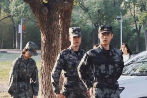 这个军训教官真TM帅！大一新生集体沦陷了-大壹博客