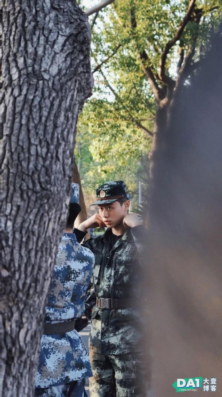 这个军训教官真TM帅！大一新生集体沦陷了