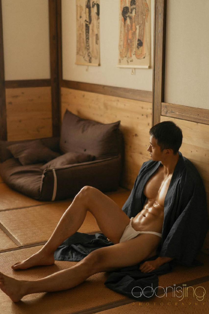 国产肌肉帅哥健身男模体育老师日本内裤褌写真