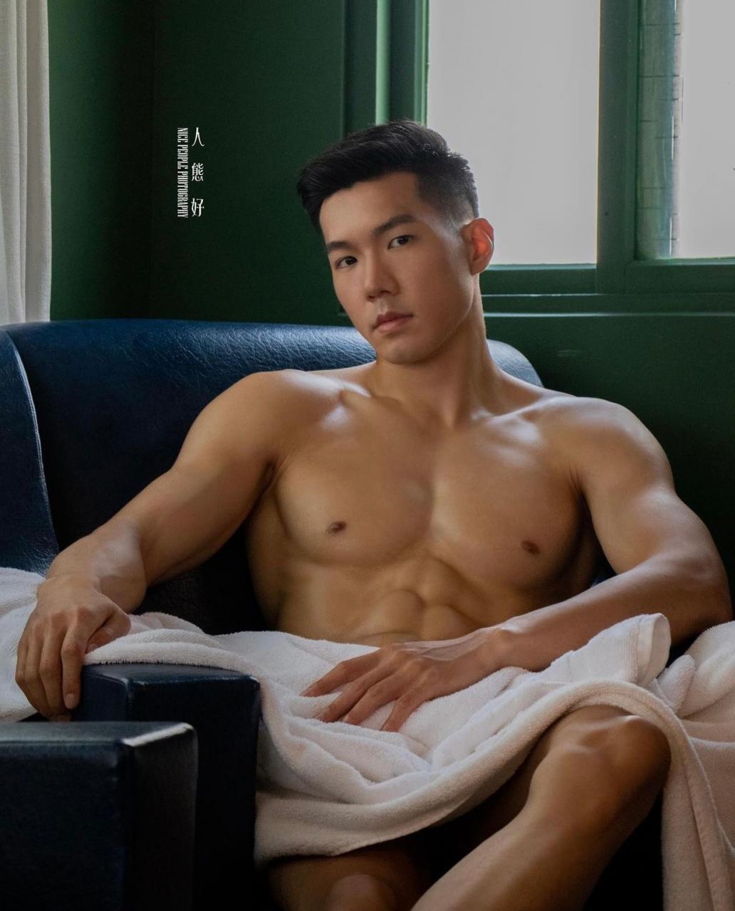 中国台湾健身教练肌肉帅哥健身男模黄小迈