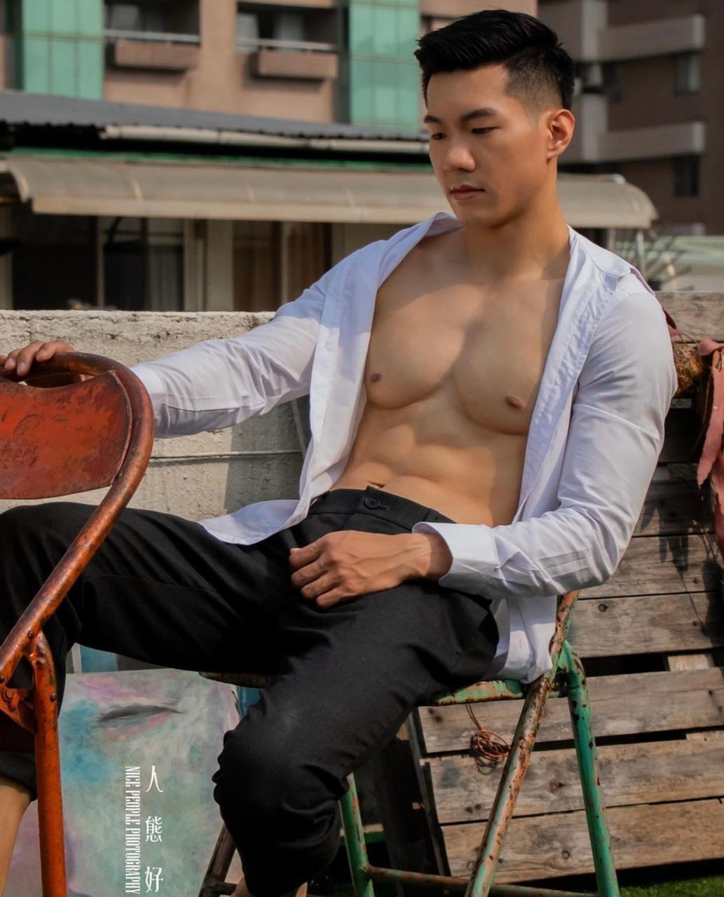 中国台湾健身教练肌肉帅哥健身男模黄小迈