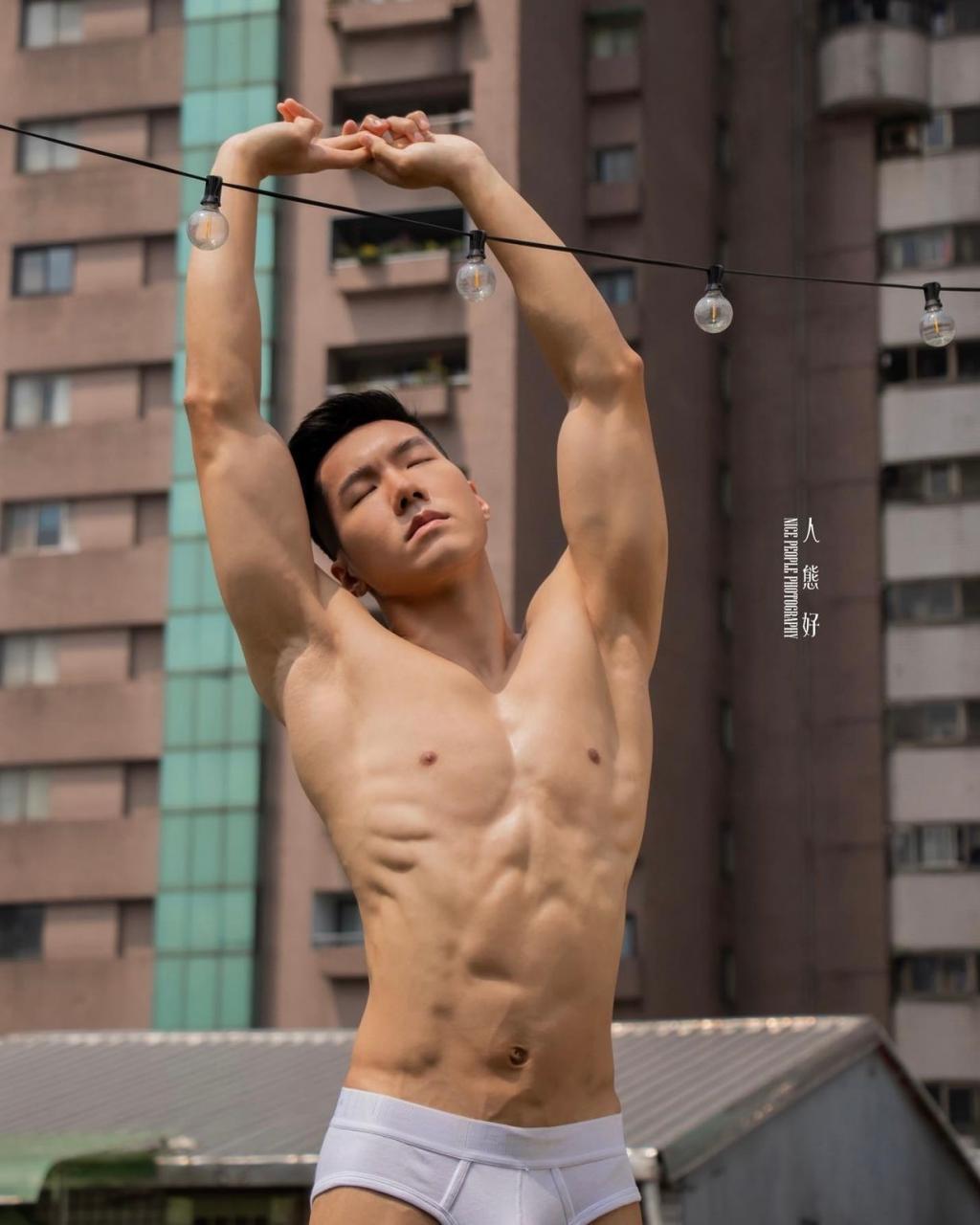 中国台湾健身教练肌肉帅哥健身男模黄小迈