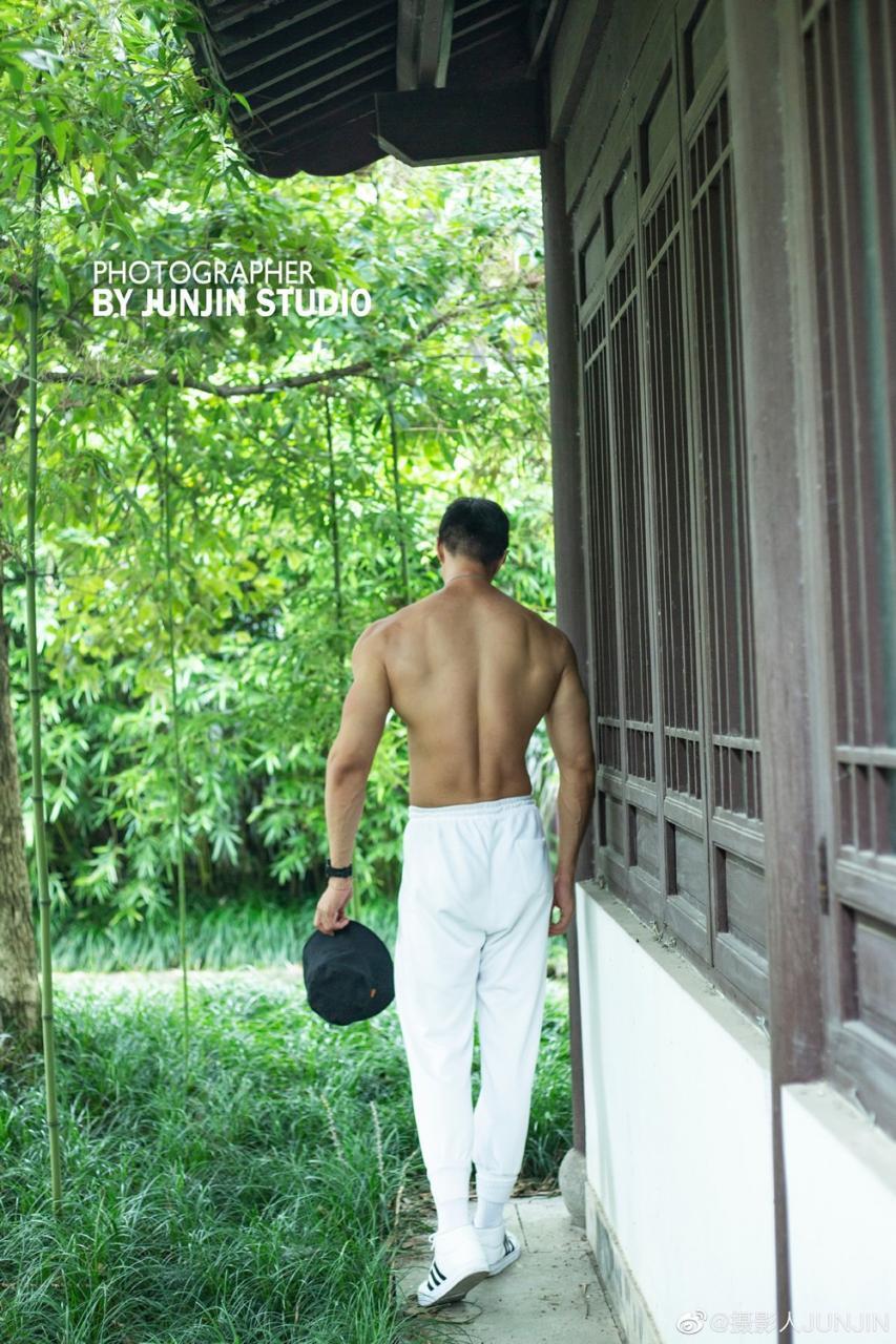 健身肌肉教练健身帅哥张凤龙 摄影人JUNJIN