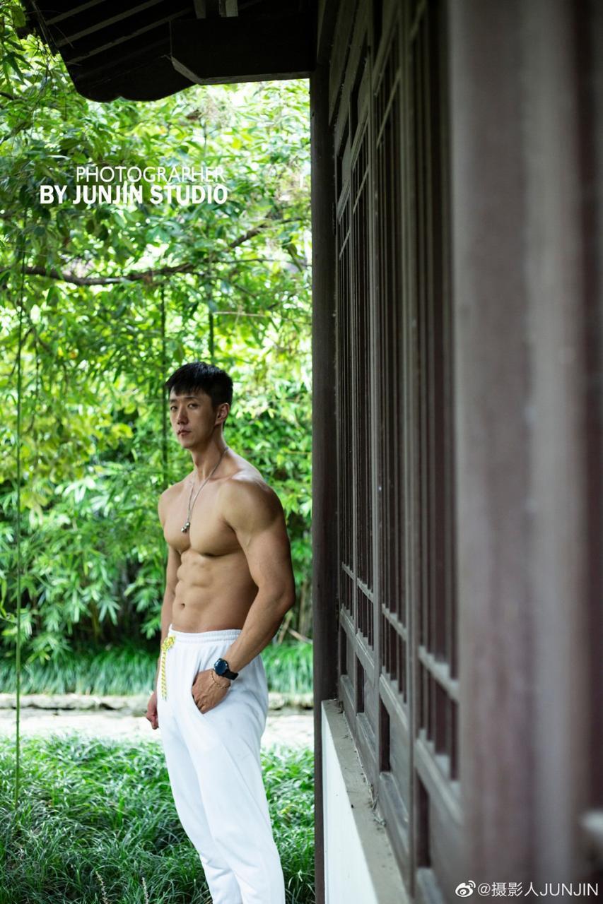 健身肌肉教练健身帅哥张凤龙 摄影人JUNJIN