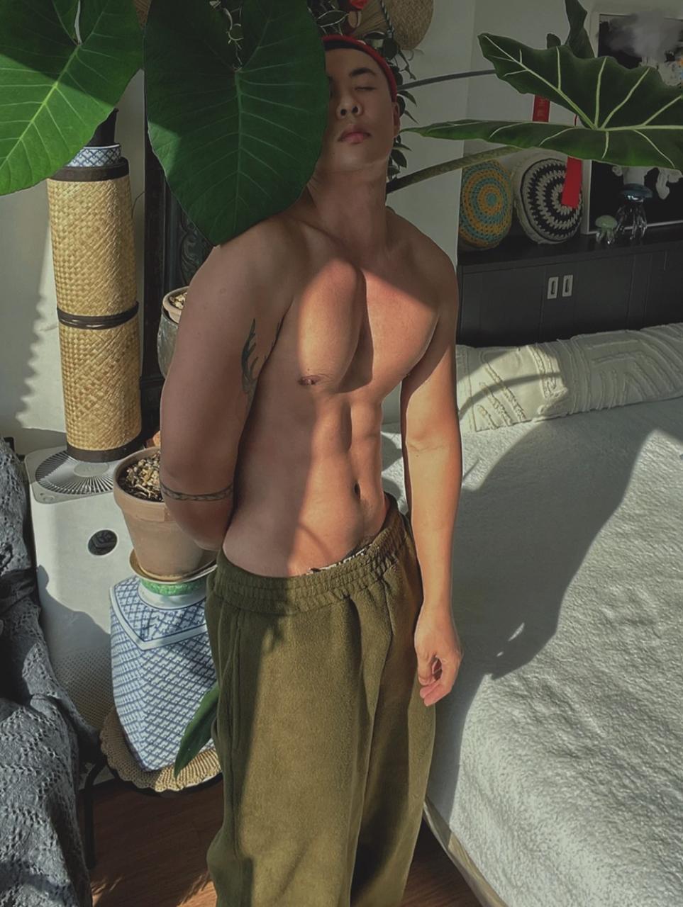 身高180长腿健身肌肉小哥哥KING小春居家写真 身高180长腿健身肌肉小哥哥KING小春居家写真