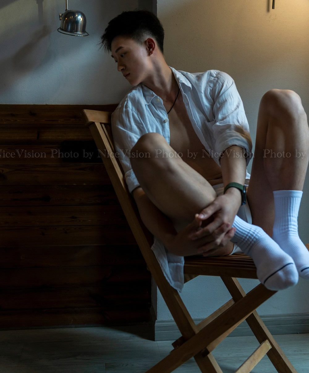 薄肌白袜小哥少年感很强人也很可爱的肌肉帅哥-大壹博客