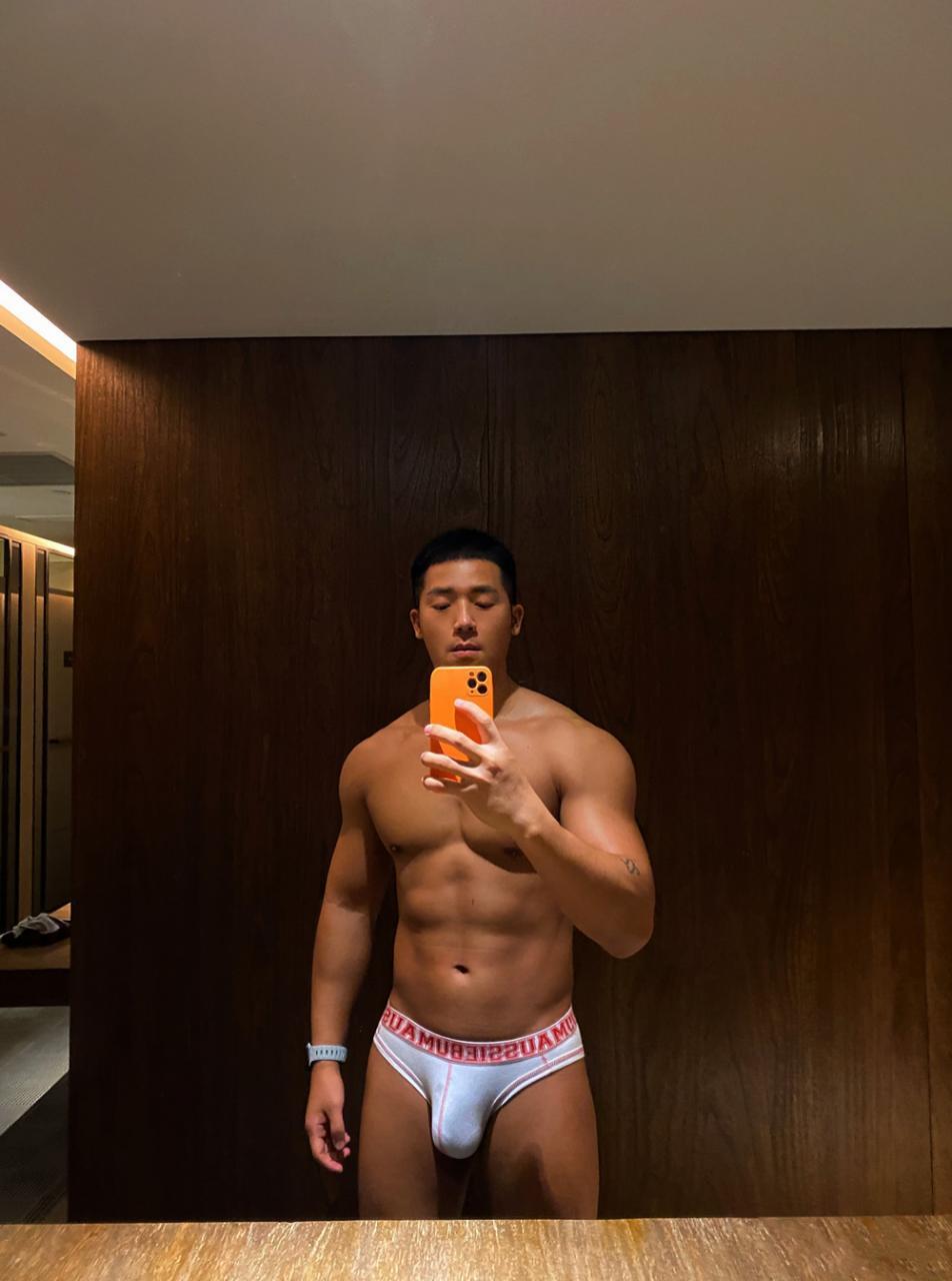 短发黑皮肌肉小哥 健体肌肉帅哥沐川泽 名媛帅哥