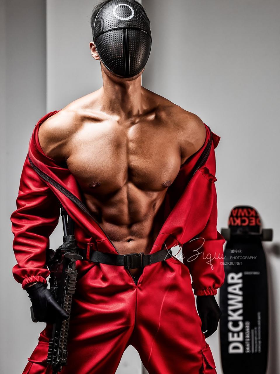 谢梓秋作品 肌肉帅哥男模超火的鱿鱼游戏写真