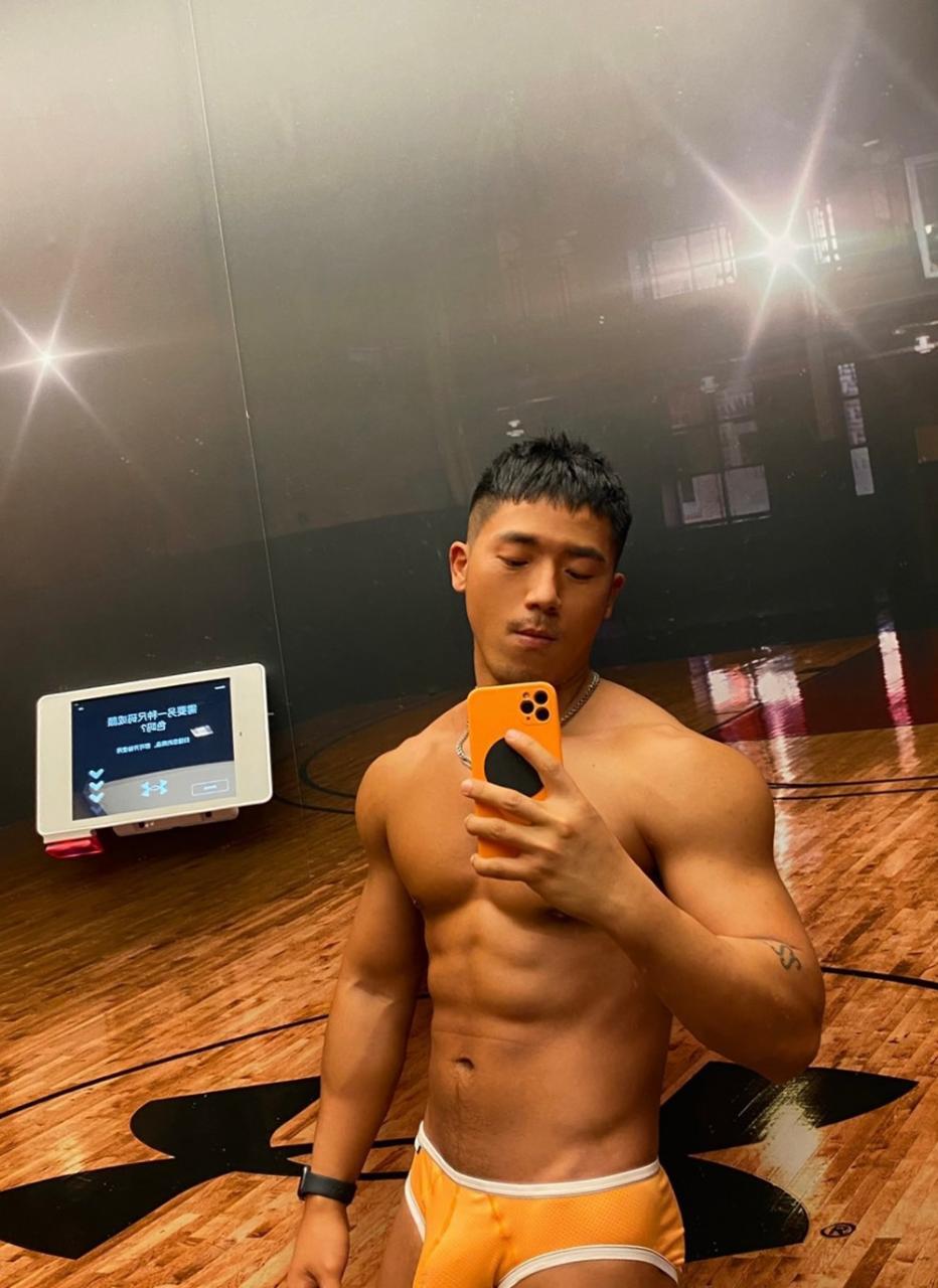 短发黑皮肌肉小哥 健体肌肉帅哥沐川泽 名媛帅哥