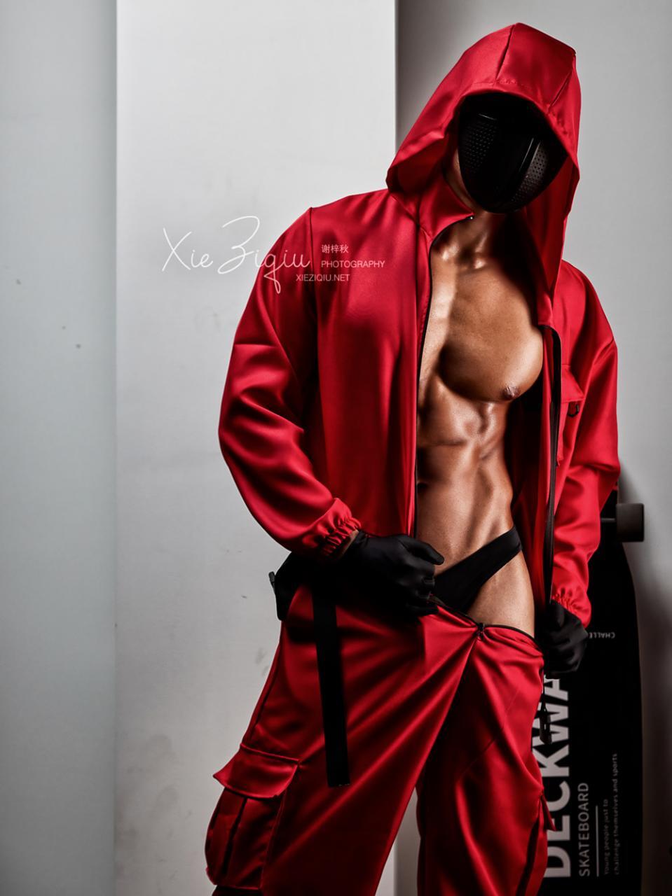 谢梓秋作品 肌肉帅哥男模超火的鱿鱼游戏写真