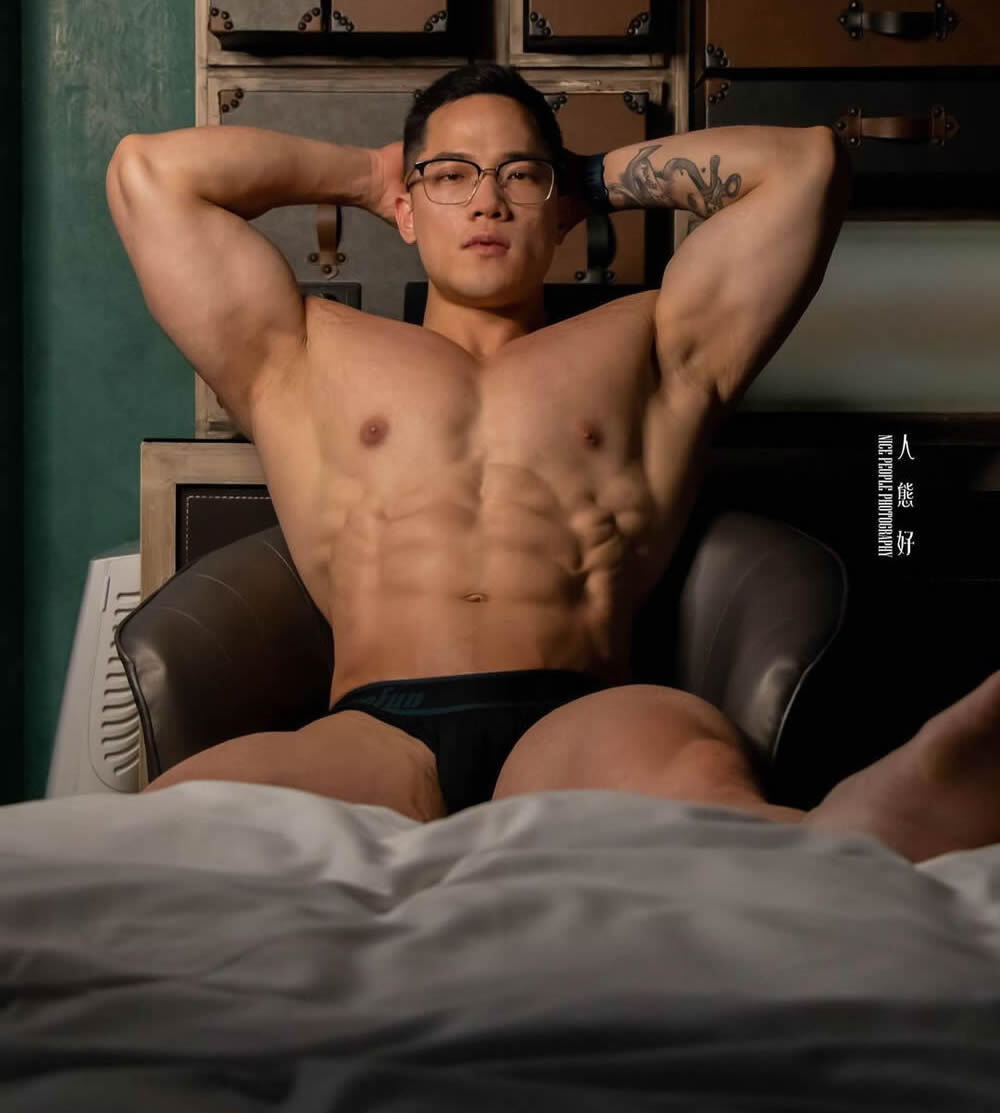 中国台湾肉壮健身男模Huang Simba 眼睛肌肉熟男-大壹博客