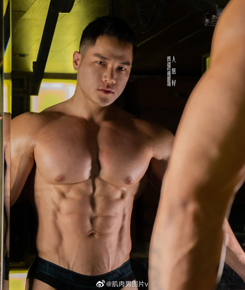 中国台湾肉壮健身男模Huang Simba 眼睛肌肉熟男