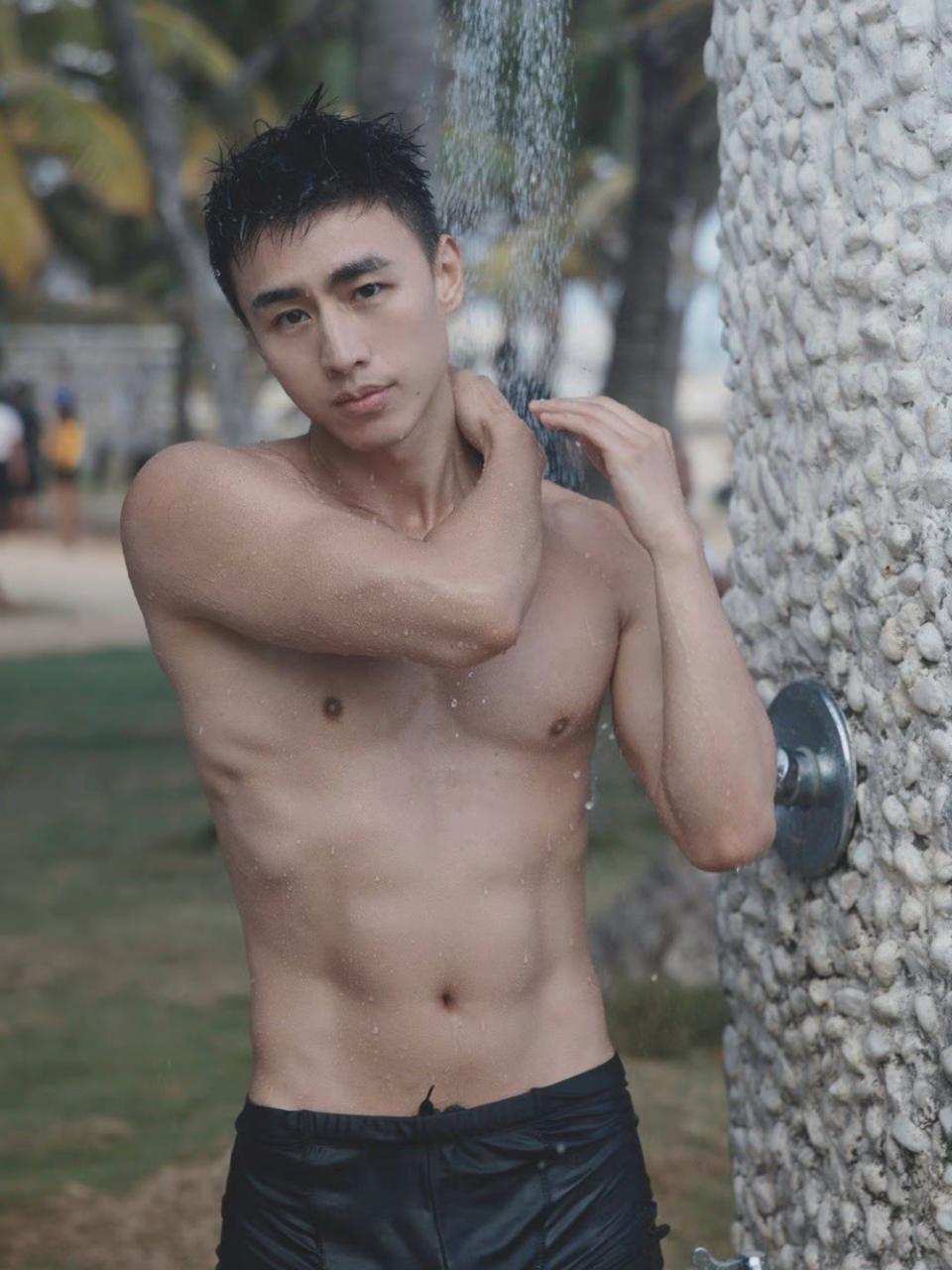 国产健身帅哥薄肌肌肉帅哥小狼狗维克多vic