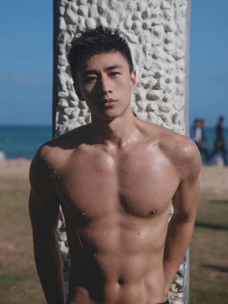国产健身帅哥薄肌肌肉帅哥小狼狗维克多vic