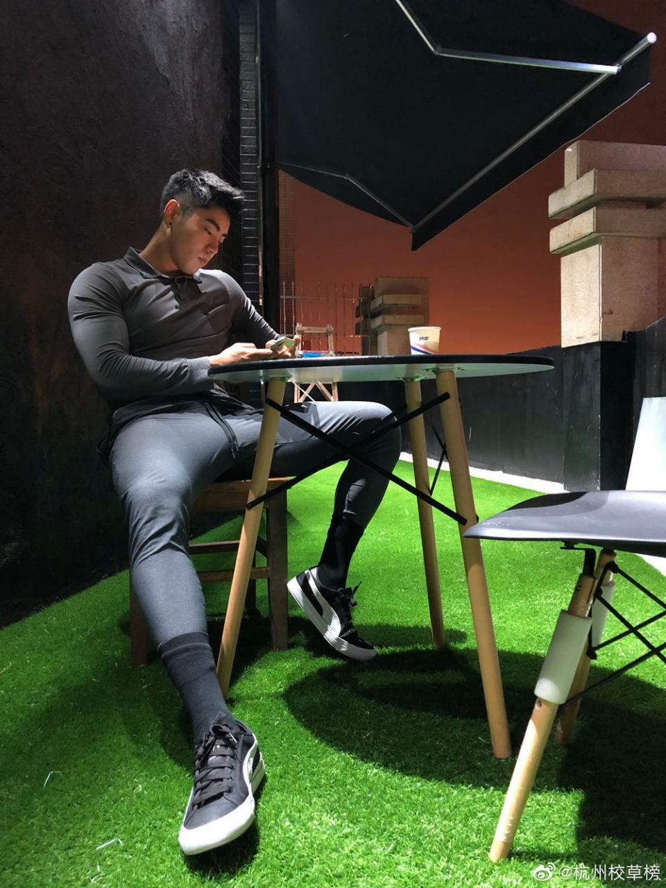 谢梓秋作品：健体男模型体健身肌肉帅哥喻大北