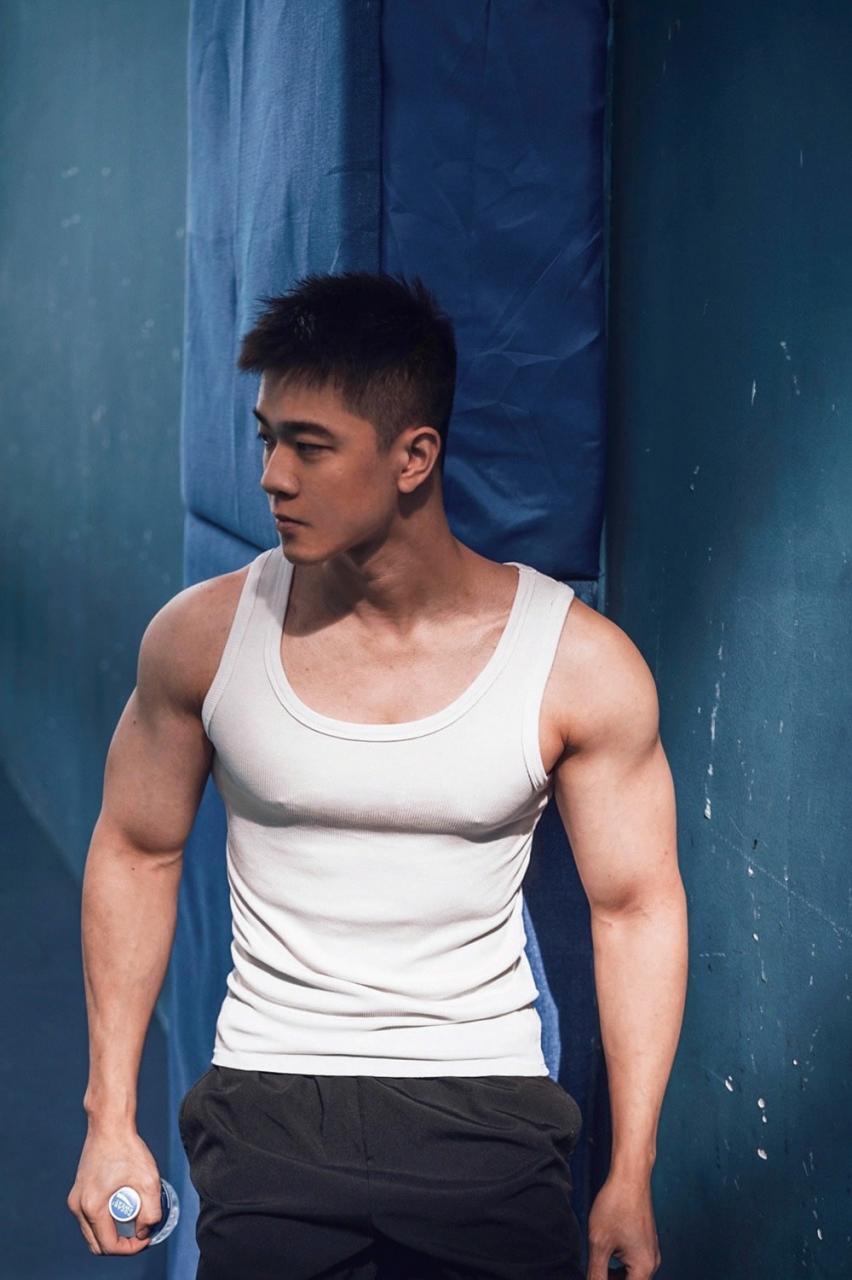 英俊帅气小伙 肌肉小哥哥 健身帅哥WANYUKIN