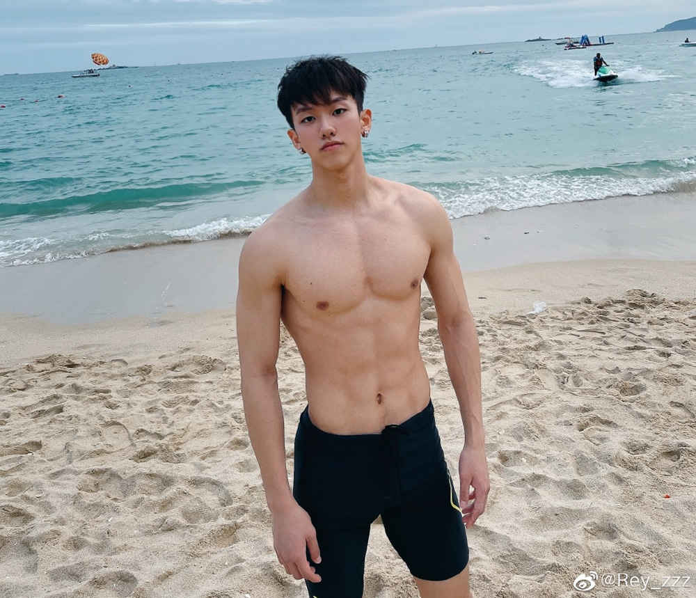 国产肌肉小帅哥 薄肌肌肉奶狗Rey_zzz-大壹博客