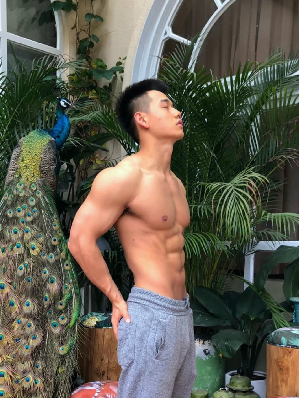 广东深圳健身教练肌肉帅哥小章章zz