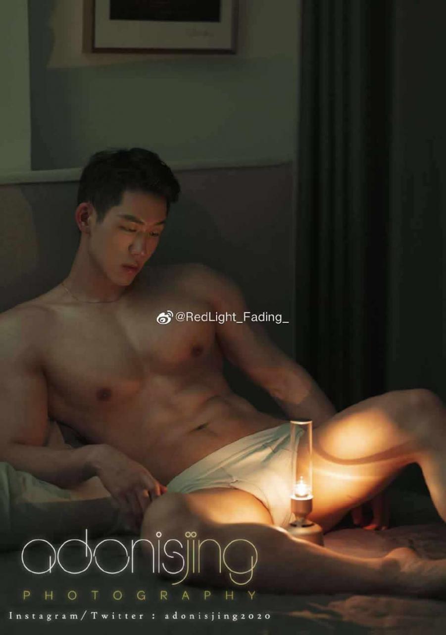 国产肌肉健身帅哥@RedLight_Fading_自拍照