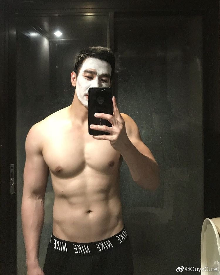 泰国健身帅哥肌肉熟男Richard Ariel 肌肉大叔
