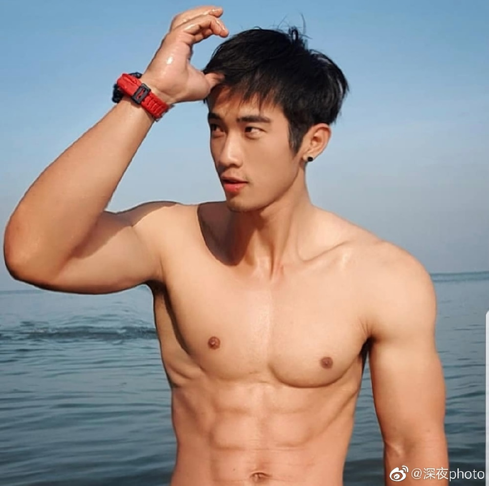 中国台湾素人帅哥J wang zhou