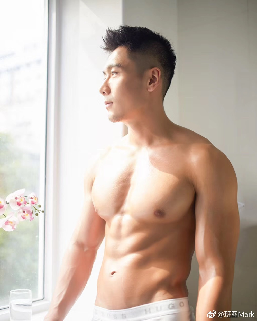 国产健身帅哥肌肉网红名媛男模EZI_