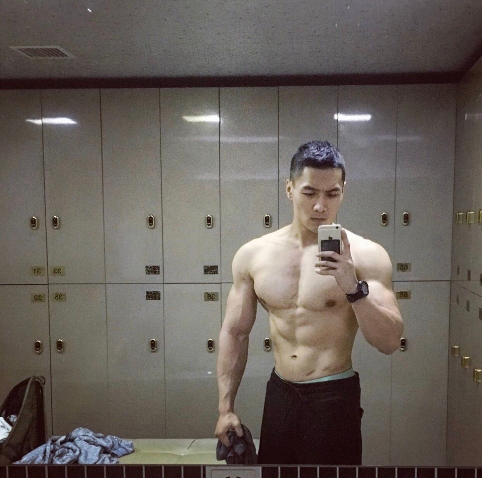 国产健身帅哥肌肉网红名媛男模EZI_