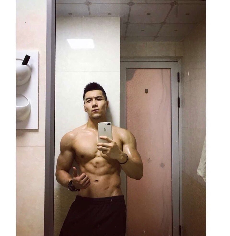 国产健身帅哥肌肉网红名媛男模EZI_
