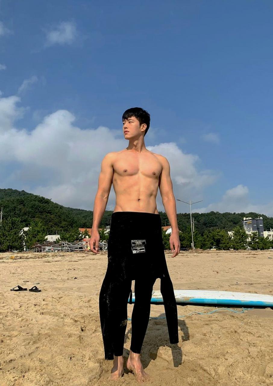 韩国自由职业健身肌肉男模小哥Lee JongChan