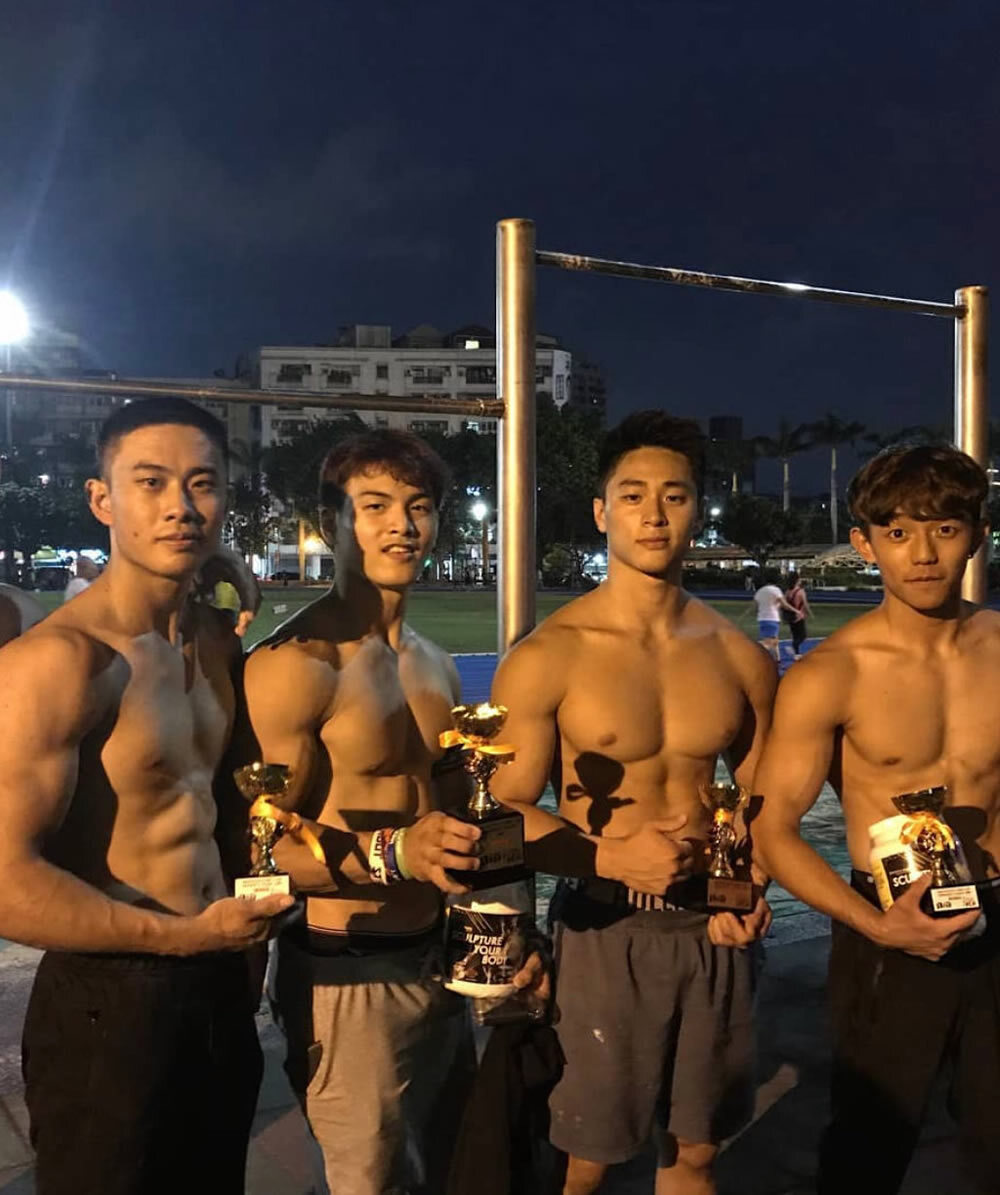 坐地铁被偷拍的香港街头健身肌肉帅哥姜庭峰