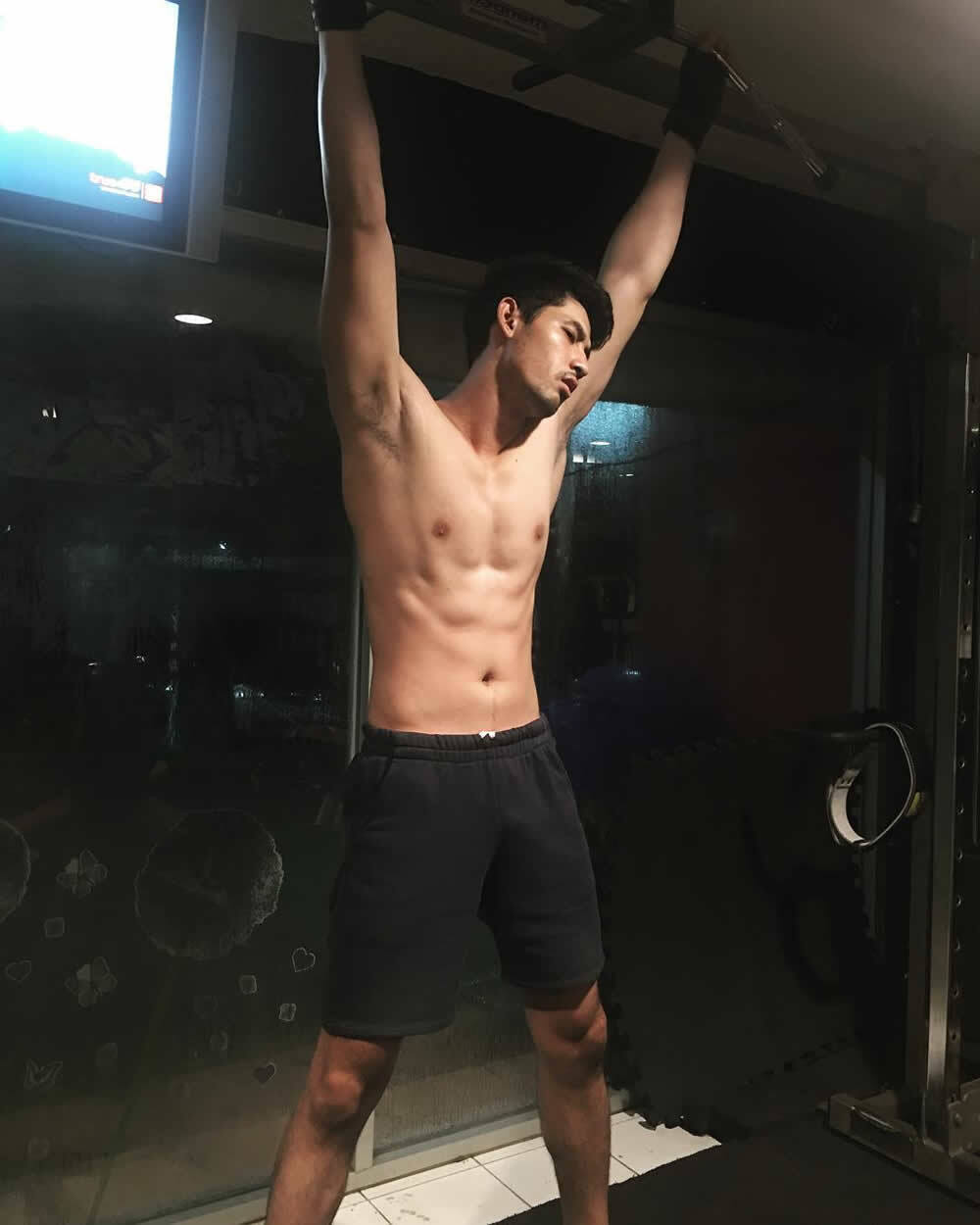 泰国大叔型男模 肌肉熟男 健身胡子肌肉小叔
