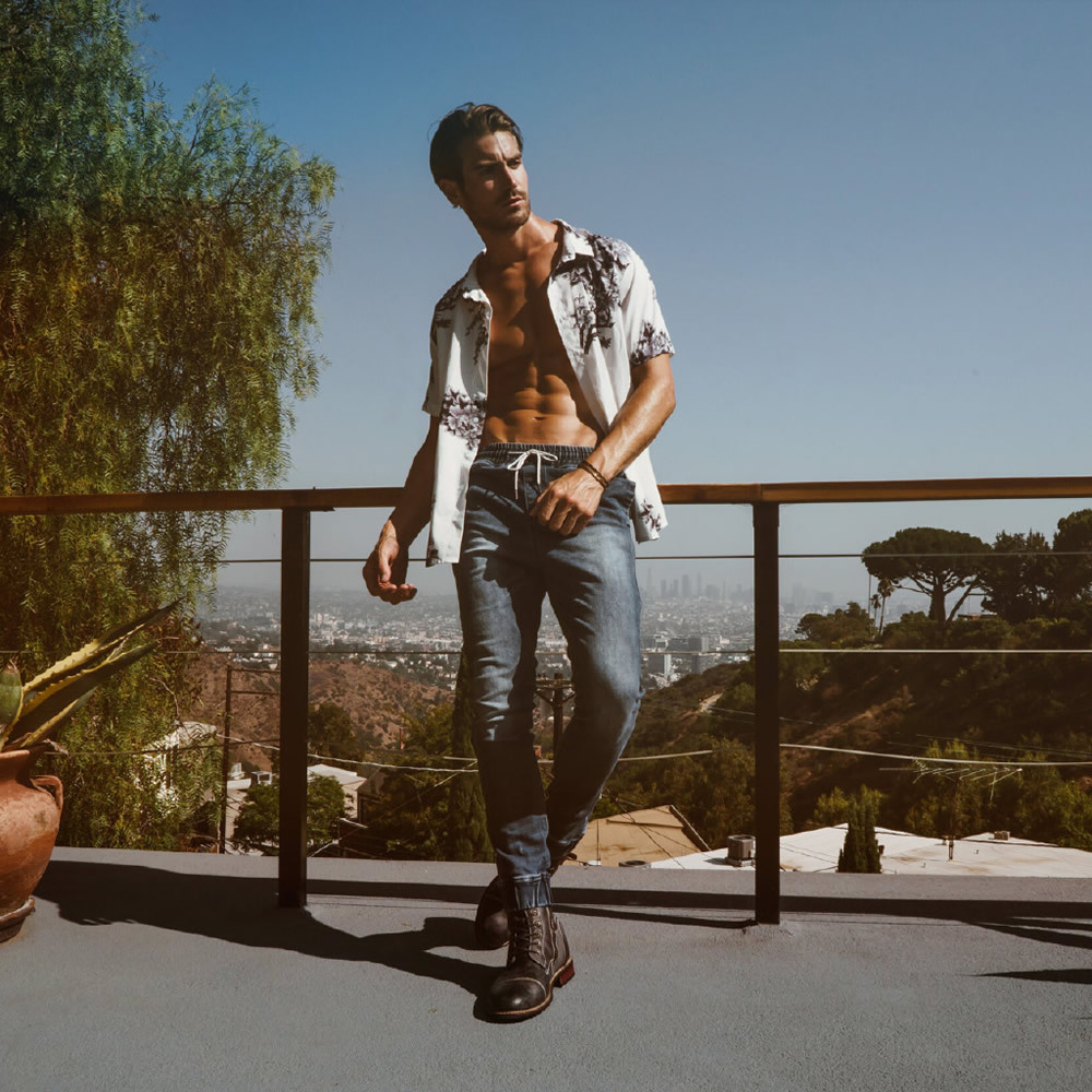 Desnudo Magazine杂志大片Lucas Bloms出镜